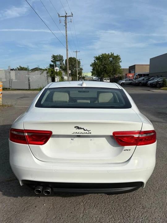 2018 Jaguar XE - Image 5 of 14