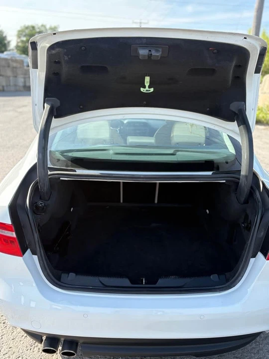2018 Jaguar XE - Image 13 of 14