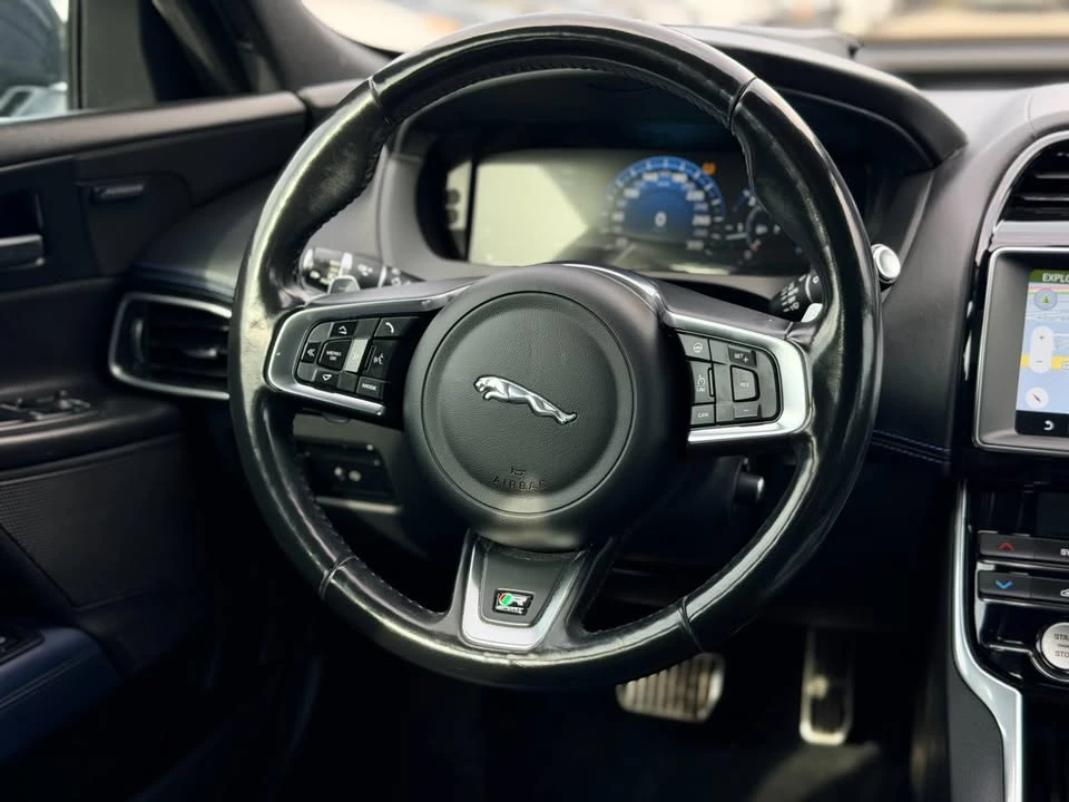 2018 Jaguar XE - Image 7 of 16
