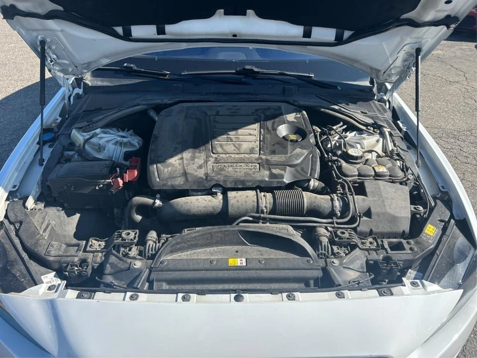 2018 Jaguar XE - Image 11 of 19