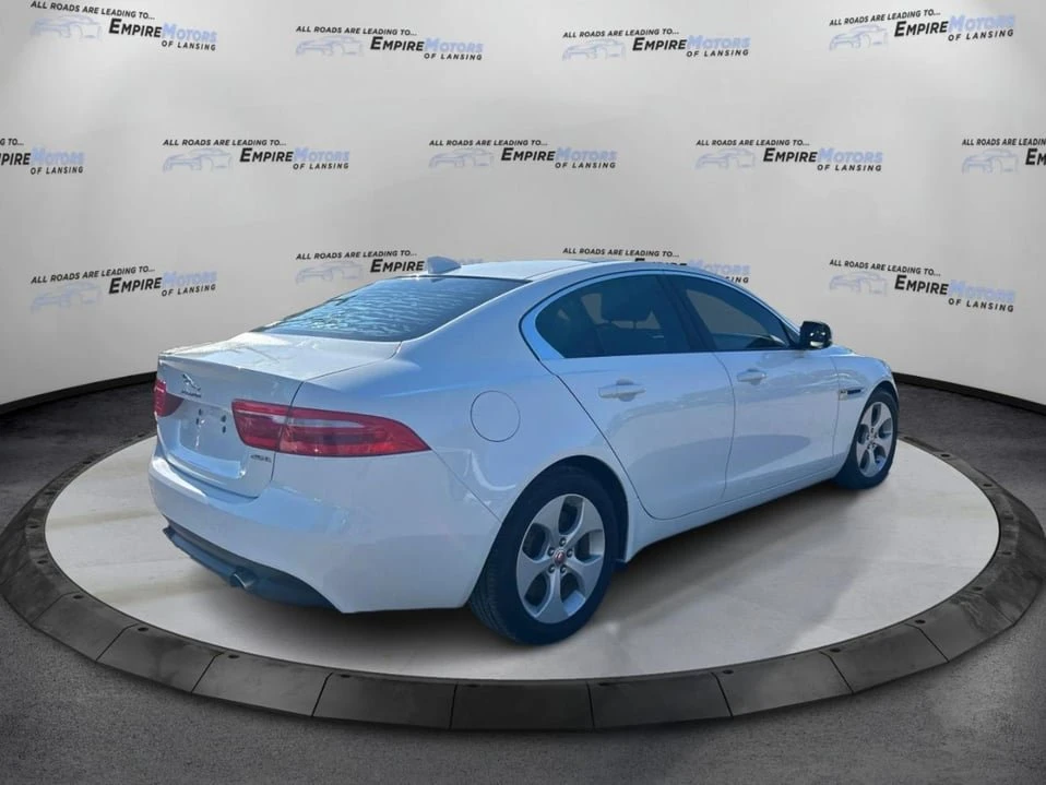 2018 Jaguar XE - Image 5 of 19