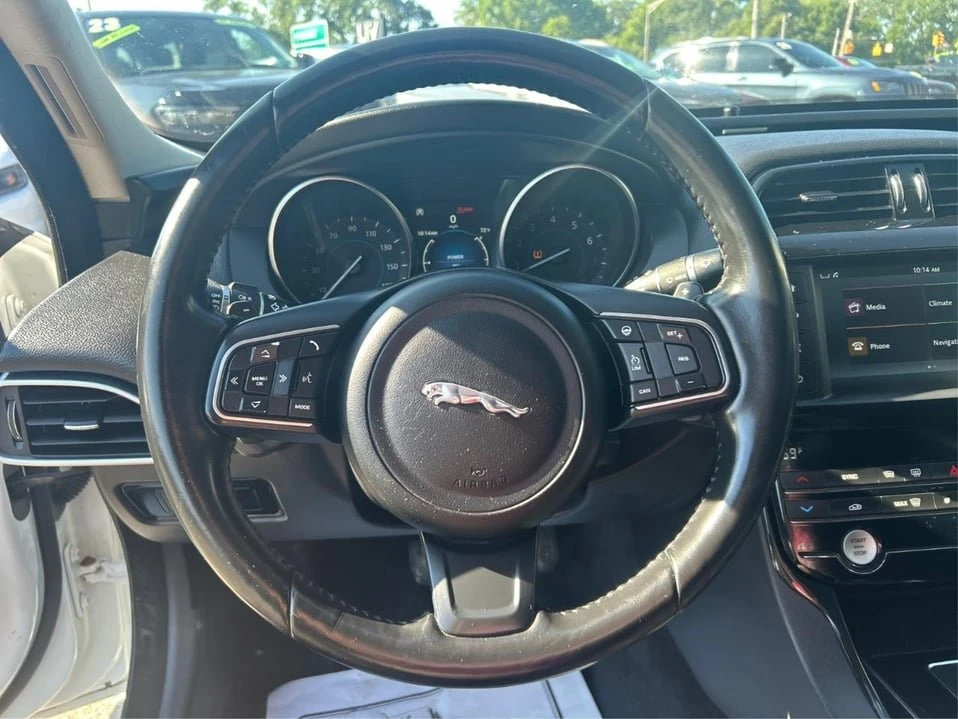 2018 Jaguar XE - Image 15 of 19