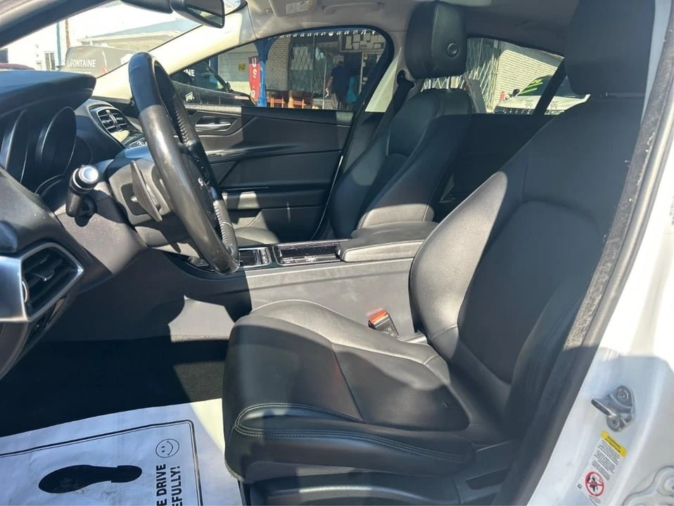 2018 Jaguar XE - Image 9 of 19