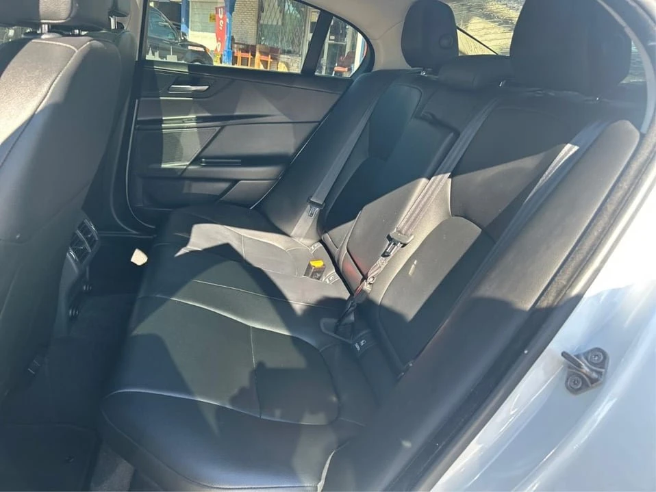 2018 Jaguar XE - Image 10 of 19