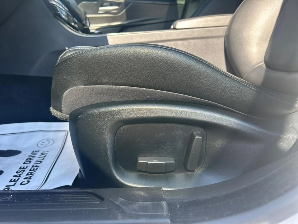 2018 Jaguar XE - Image 16 of 19