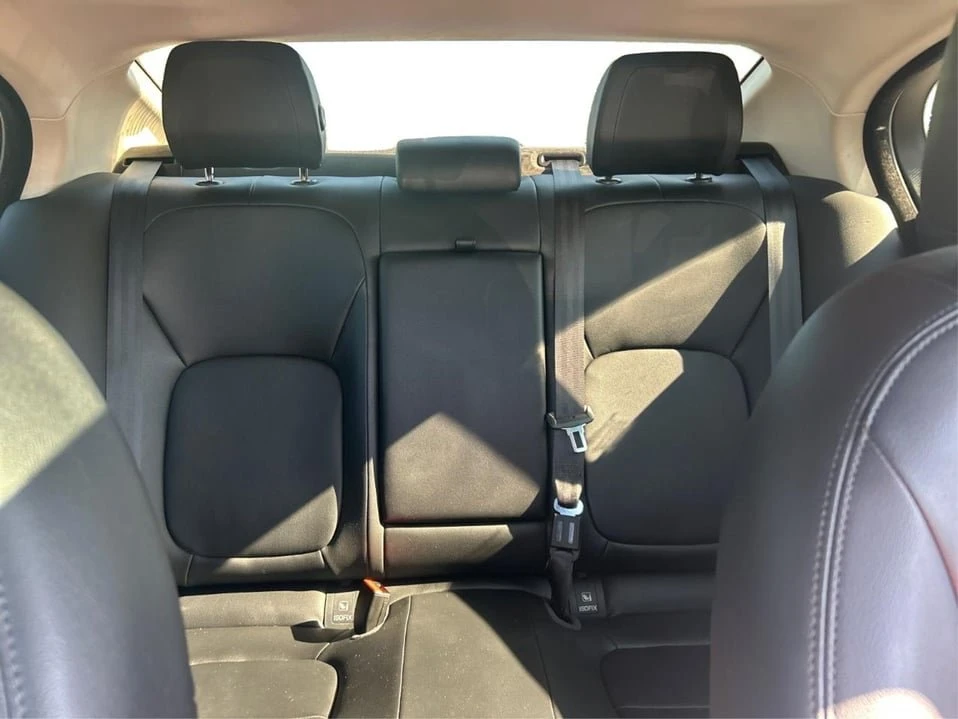 2018 Jaguar XE - Image 14 of 19
