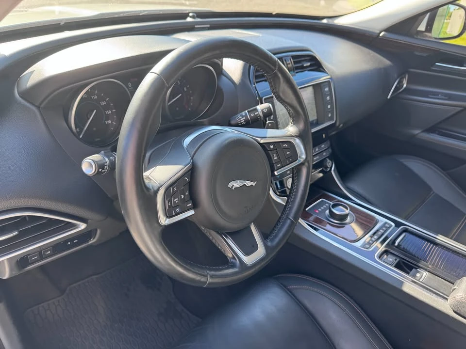2018 Jaguar XE - Image 14 of 20