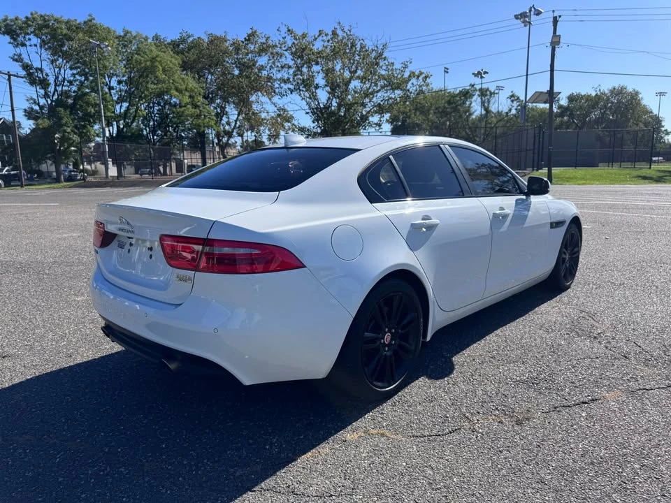 2018 Jaguar XE - Image 7 of 20