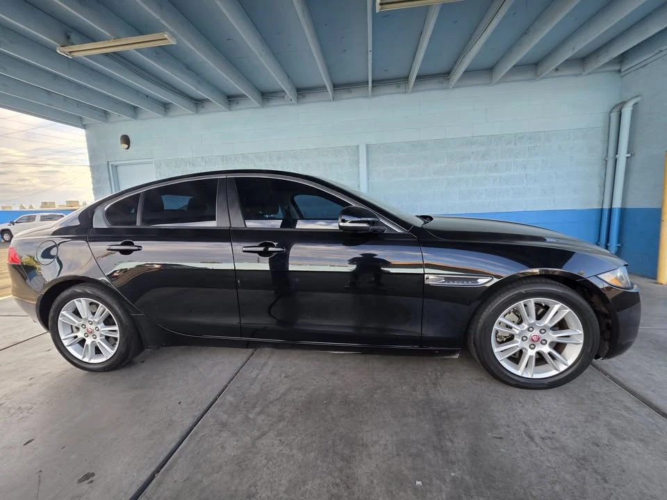 2018 Jaguar XE - Image 2 of 20