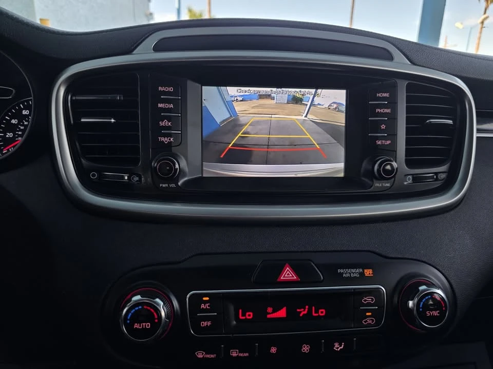 2018 Jaguar XE - Image 15 of 20