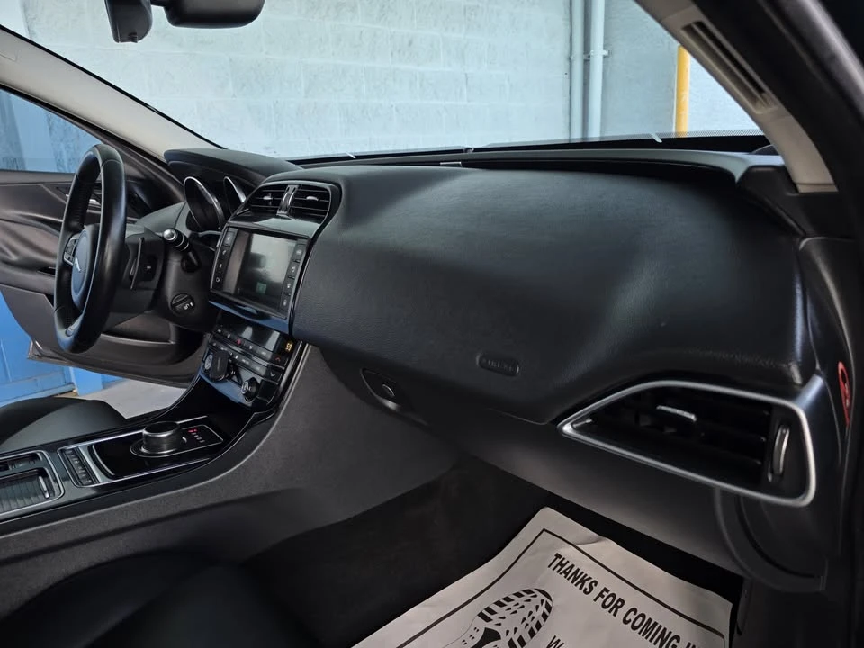 2018 Jaguar XE - Image 19 of 20