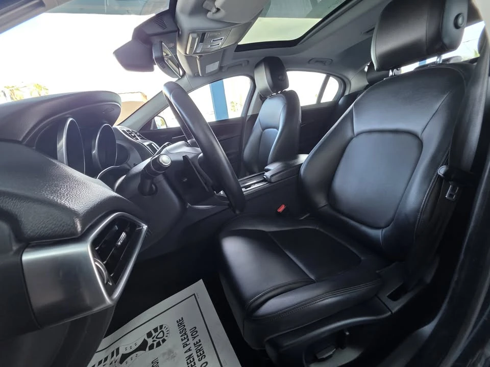 2018 Jaguar XE - Image 10 of 20