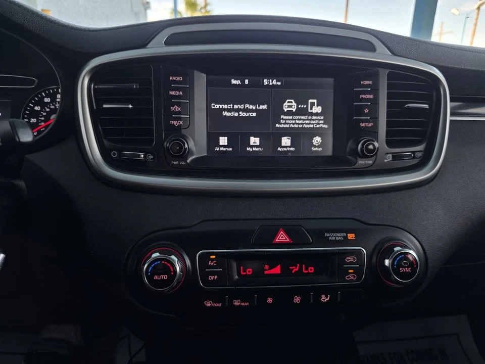 2018 Jaguar XE - Image 16 of 20