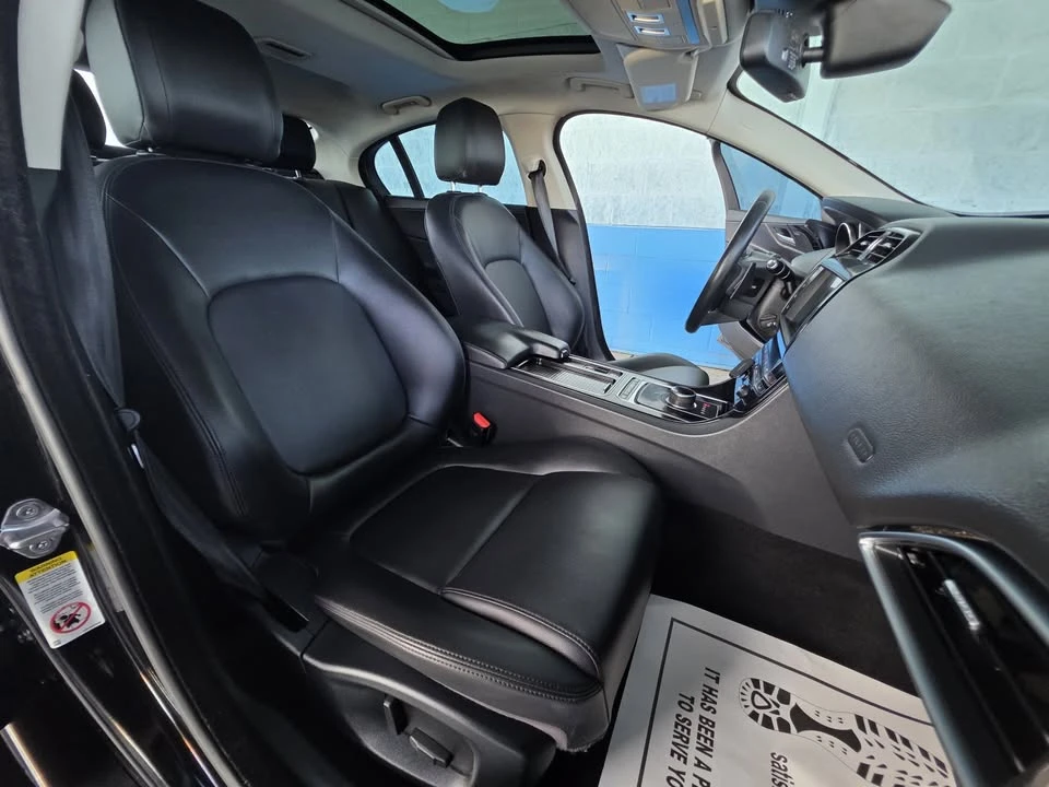 2018 Jaguar XE - Image 18 of 20