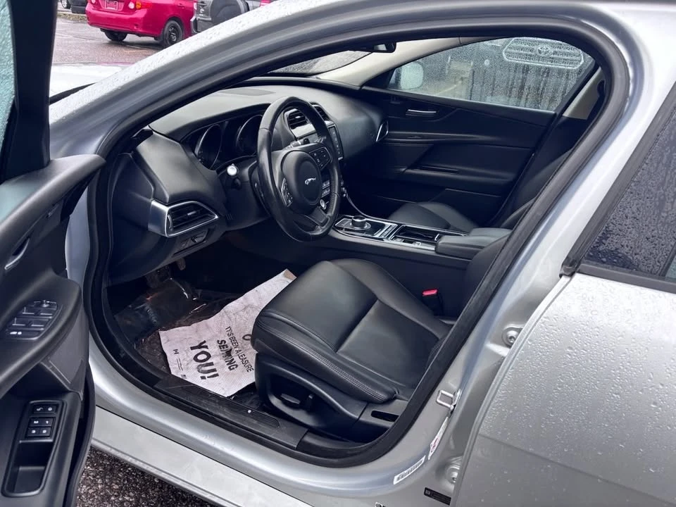 2018 Jaguar XE - Image 5 of 8