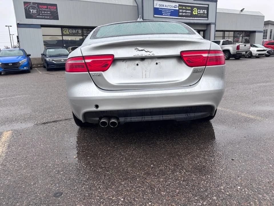 2018 Jaguar XE - Image 4 of 8
