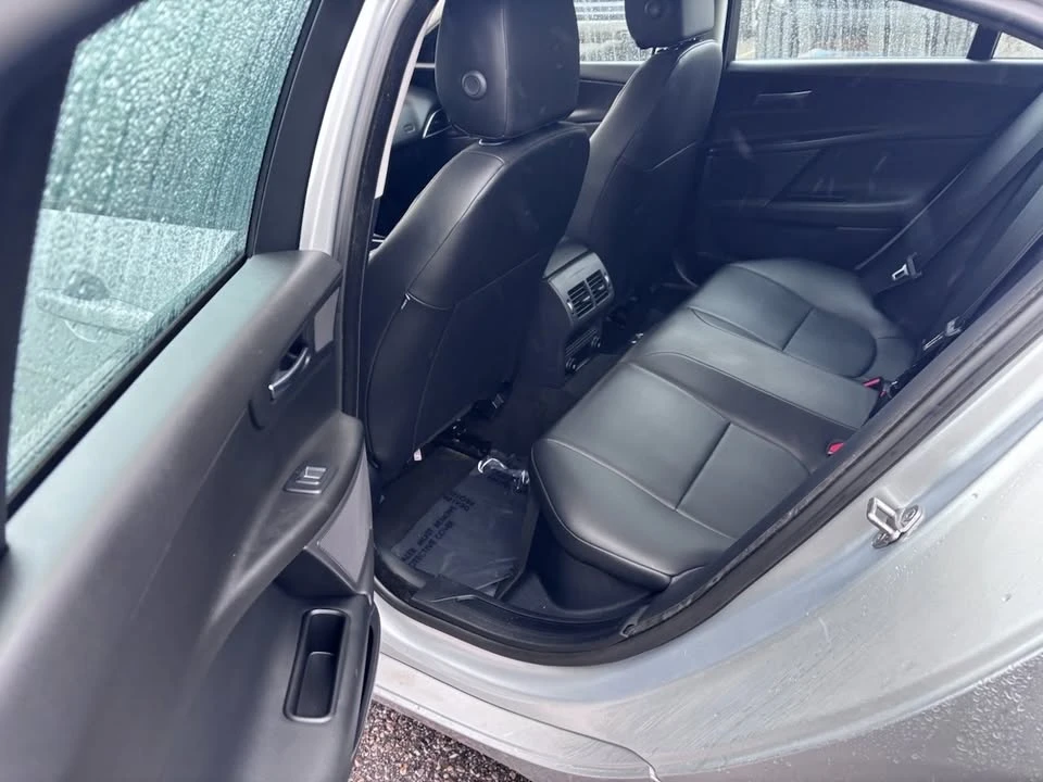 2018 Jaguar XE - Image 7 of 8