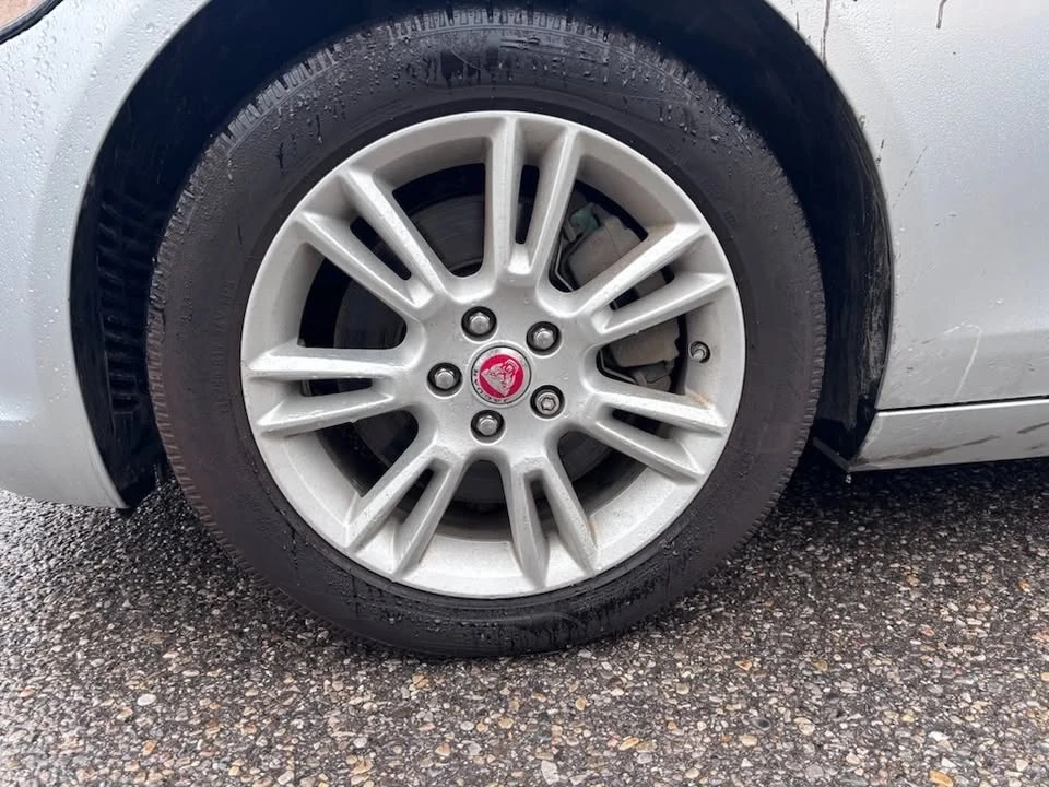 2018 Jaguar XE - Image 6 of 8