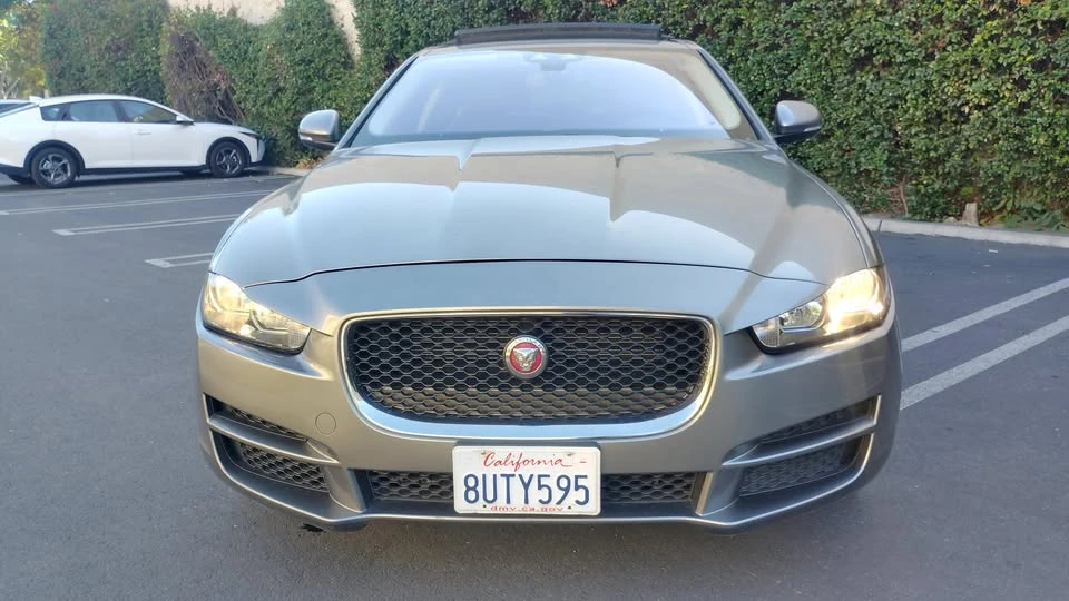 2018 Jaguar XE - Image 2 of 14
