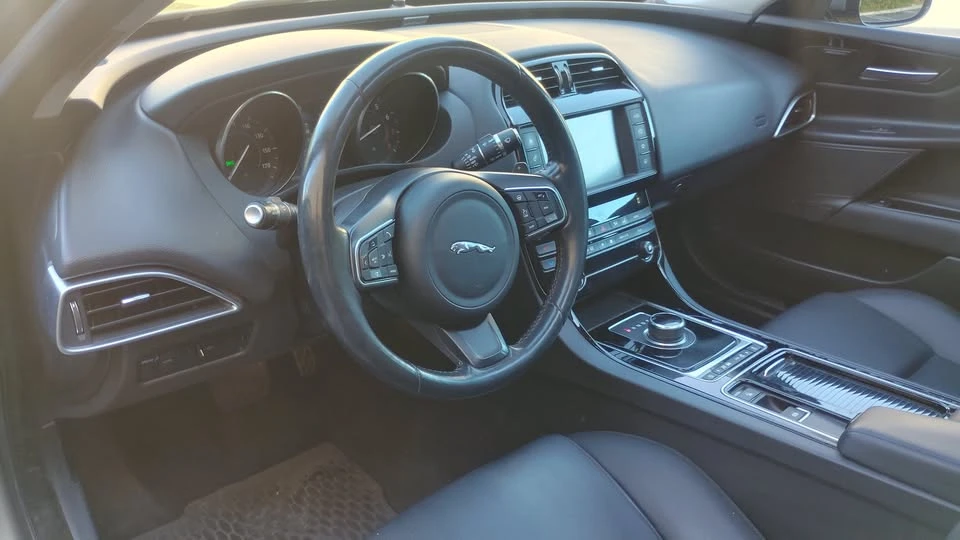 2018 Jaguar XE - Image 7 of 14