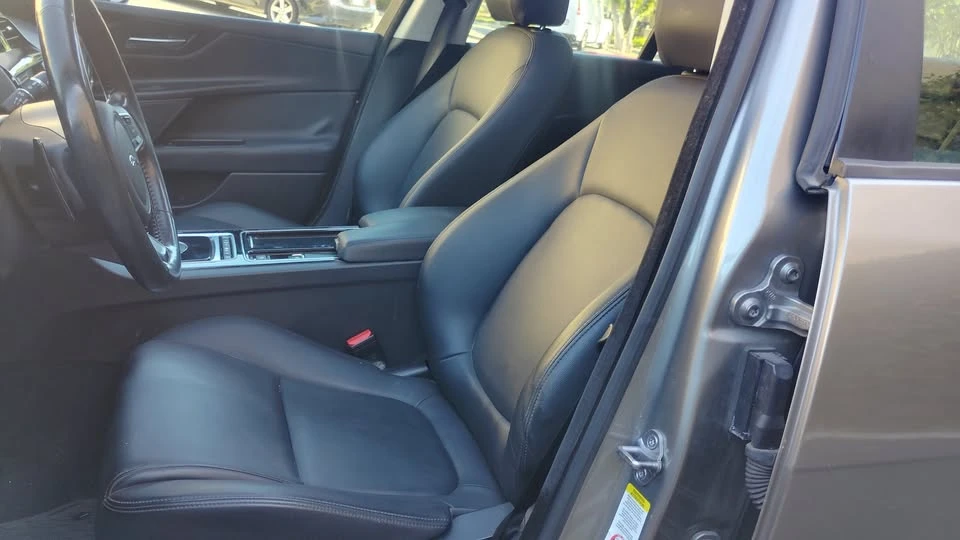 2018 Jaguar XE - Image 8 of 14