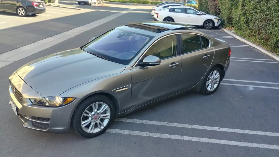 2018 Jaguar XE - Image 5 of 14