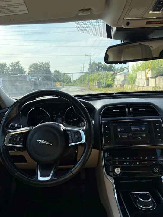 2018 Jaguar XE - Image 13 of 13