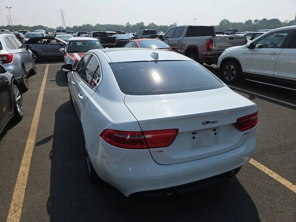 2018 Jaguar XE - Image 7 of 11