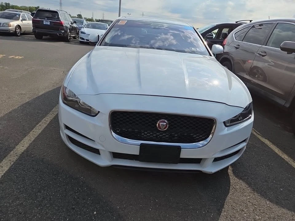 2018 Jaguar XE - Image 8 of 11