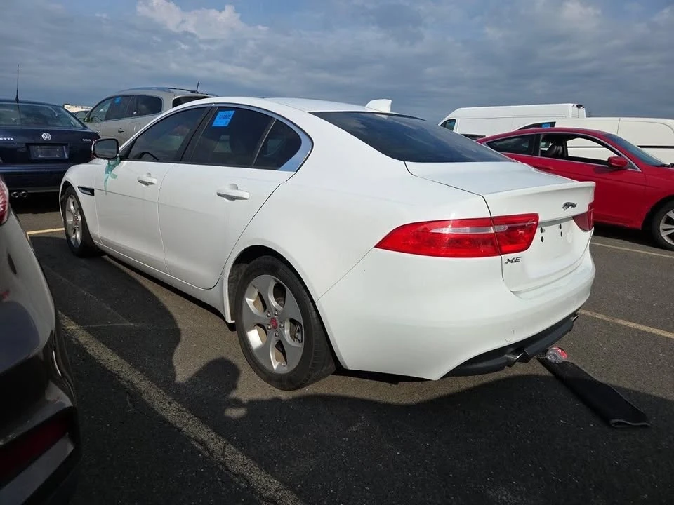 2018 Jaguar XE - Image 4 of 11
