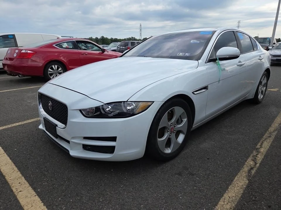 2018 Jaguar XE - Image 2 of 11