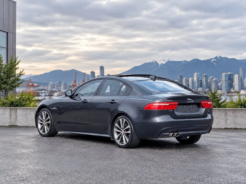 2018 Jaguar XE - Image 4 of 16