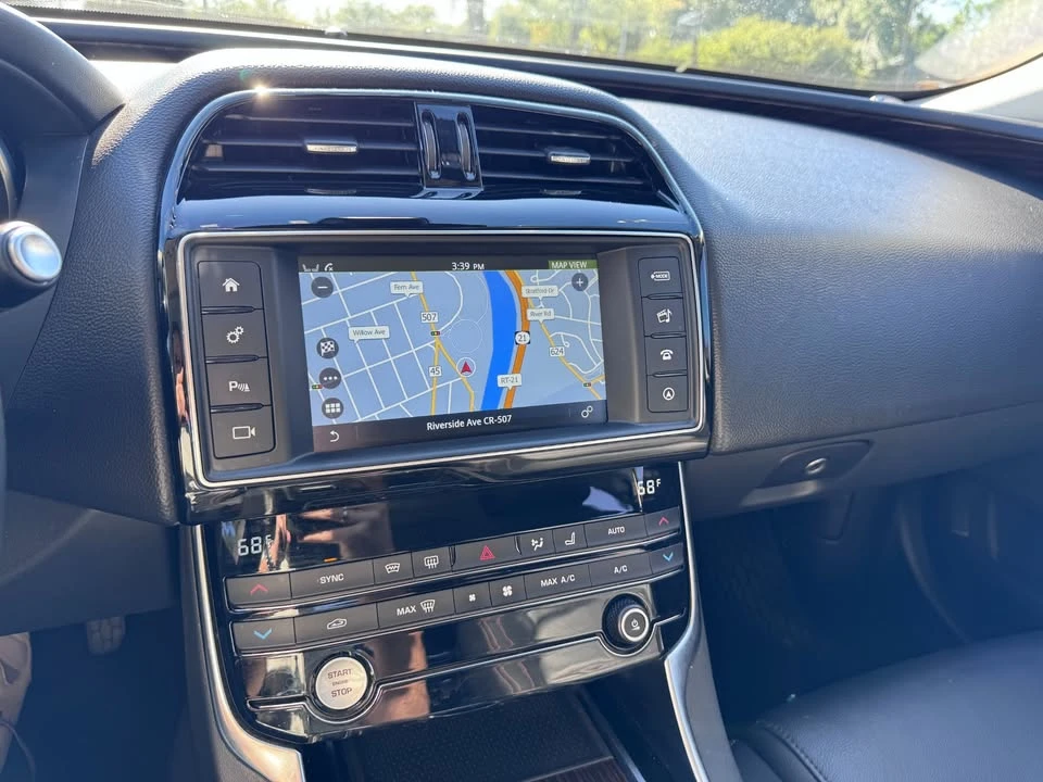 2018 Jaguar XE - Image 15 of 20