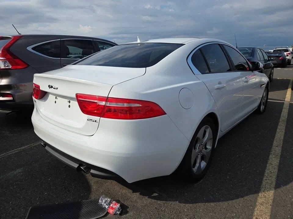 2018 Jaguar XE - Image 5 of 11