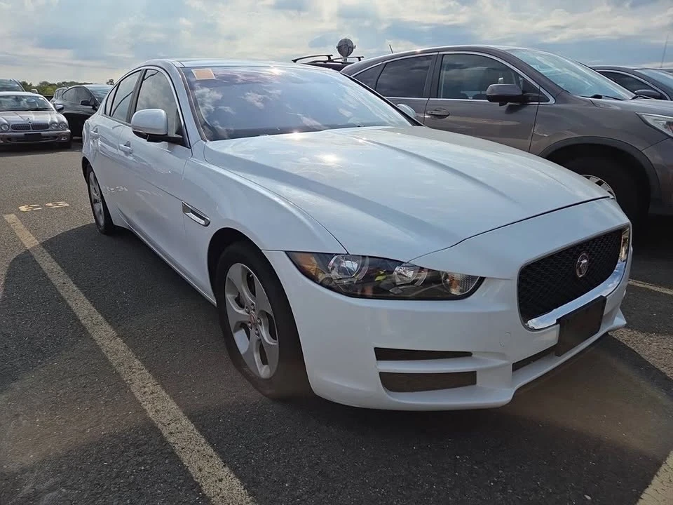 2018 Jaguar XE - Image 3 of 11