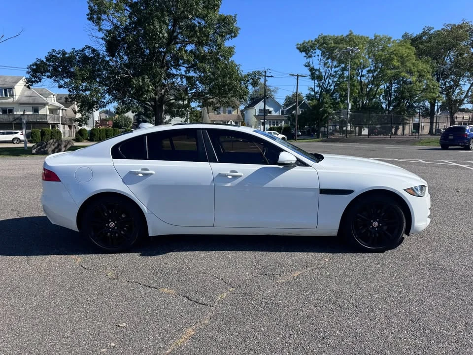 2018 Jaguar XE - Image 8 of 20
