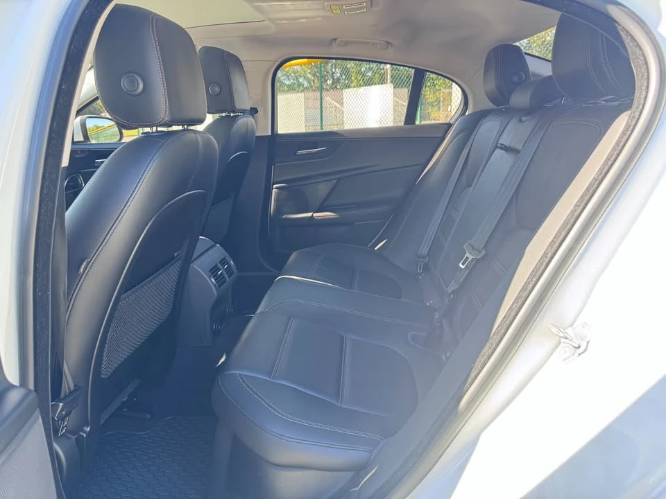 2018 Jaguar XE - Image 10 of 20