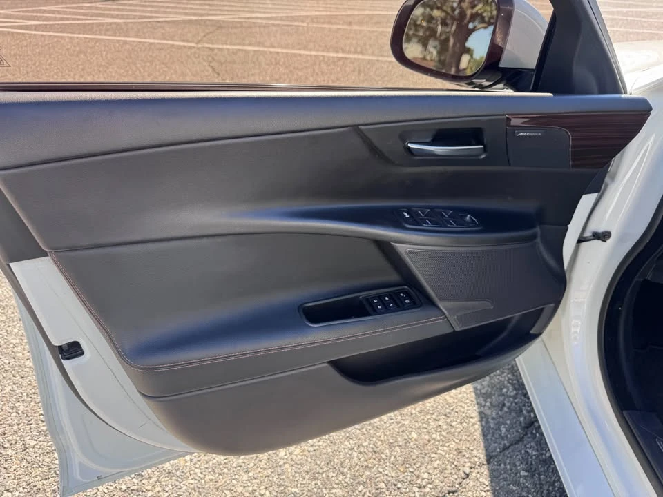 2018 Jaguar XE - Image 11 of 20