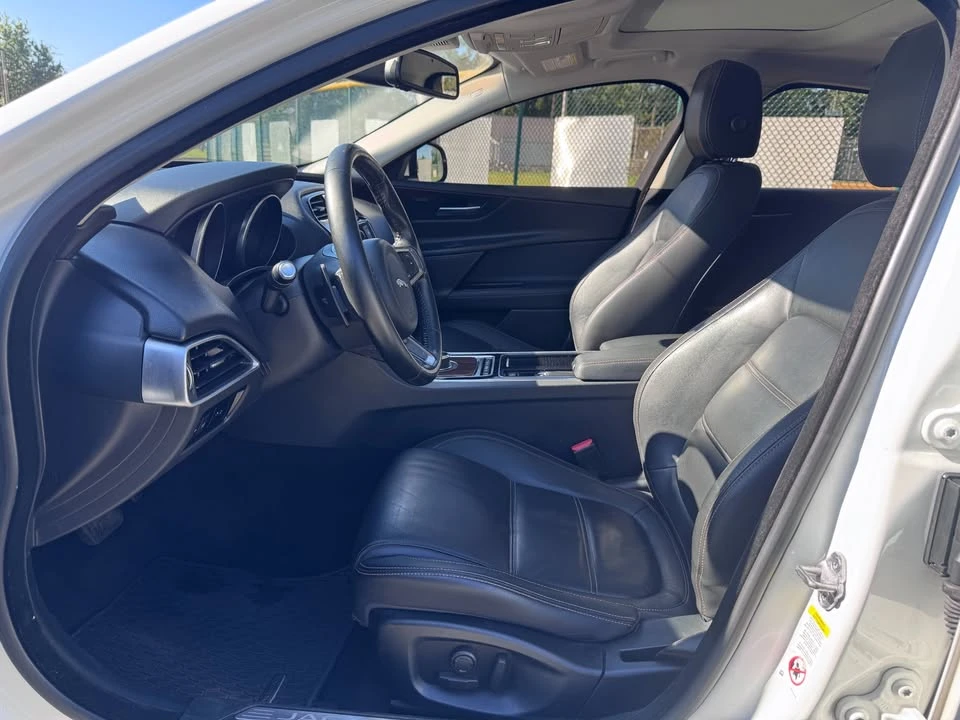 2018 Jaguar XE - Image 12 of 20