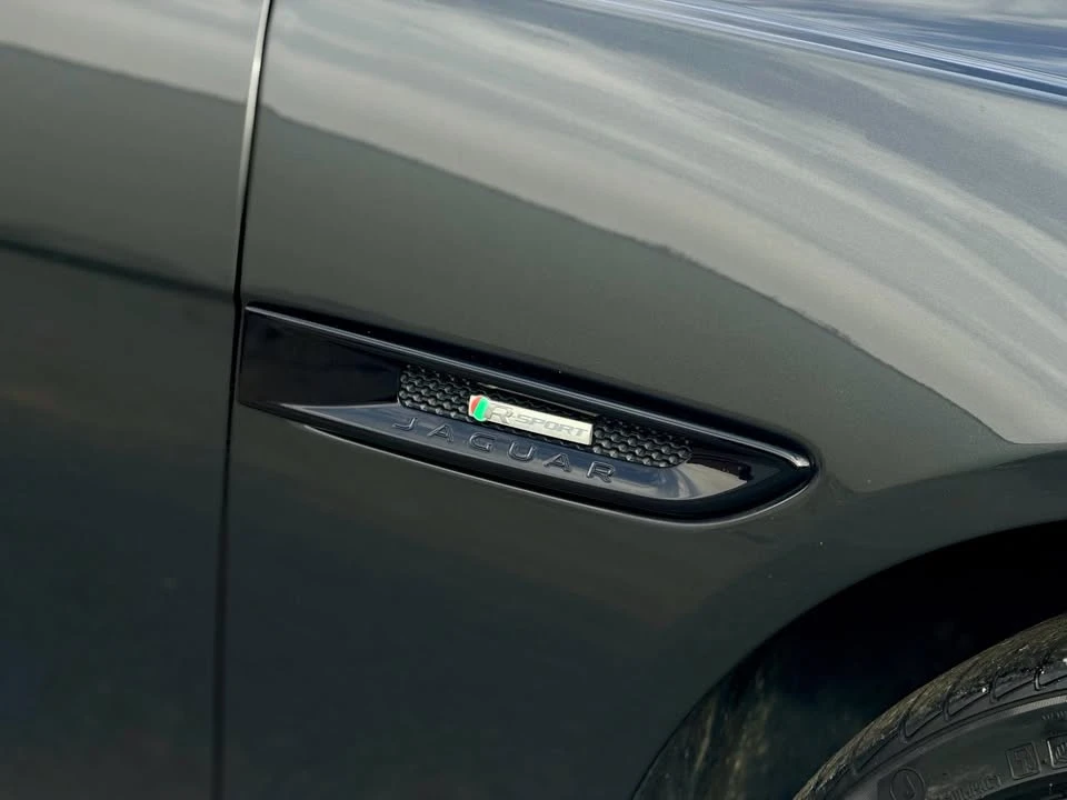 2018 Jaguar XE - Image 13 of 16