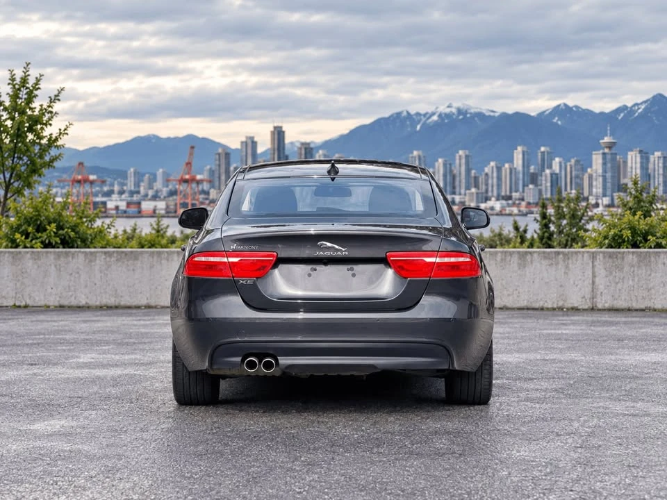 2018 Jaguar XE - Image 5 of 16