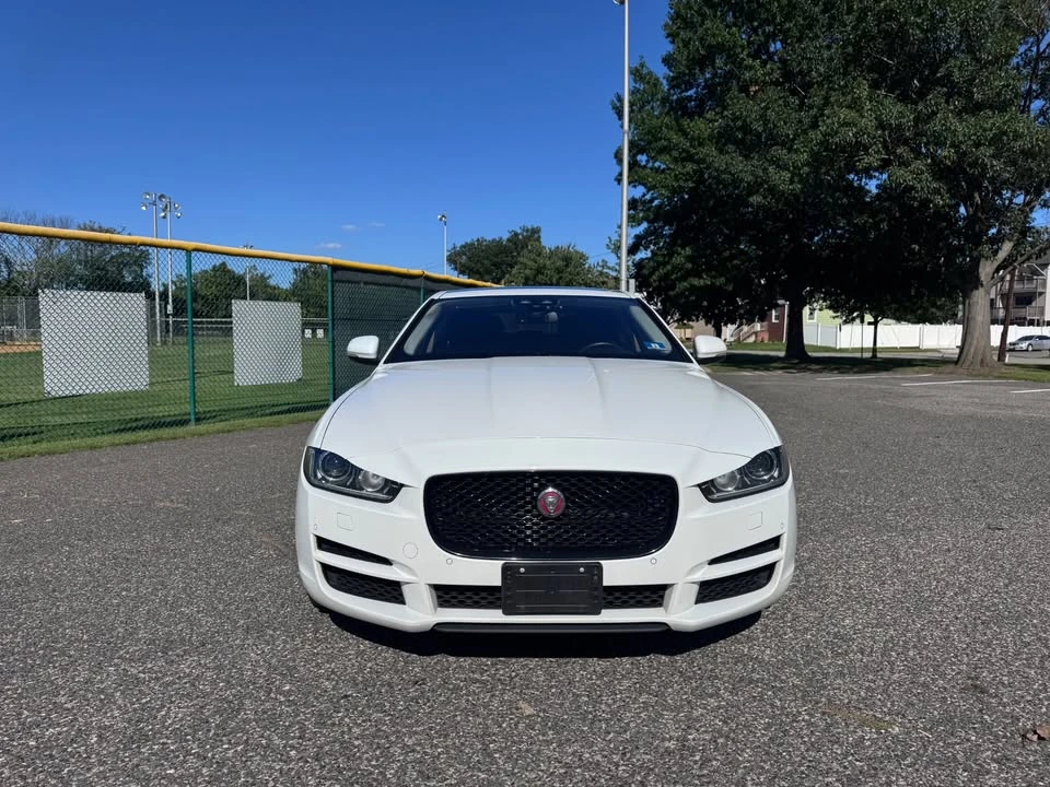 2018 Jaguar XE - Image 2 of 20