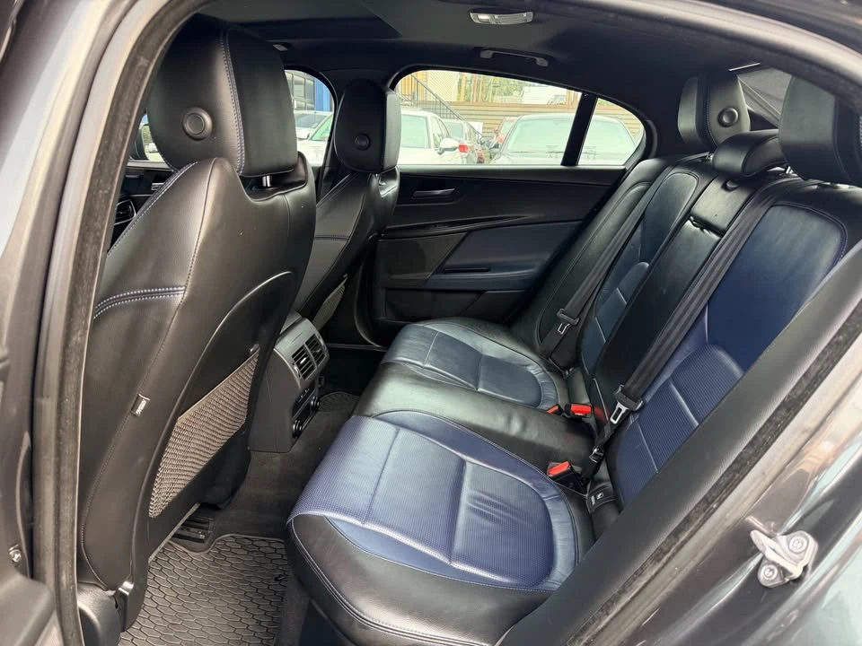 2018 Jaguar XE - Image 10 of 16