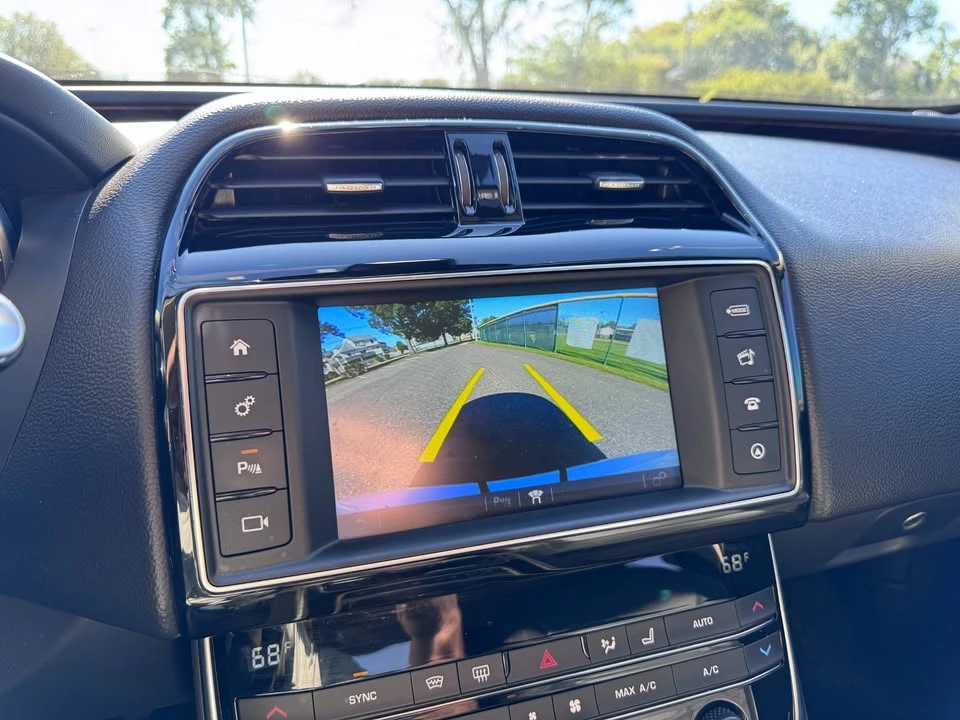 2018 Jaguar XE - Image 18 of 20