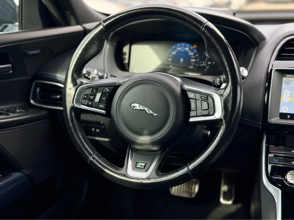 2018 Jaguar XE - Image 12 of 17