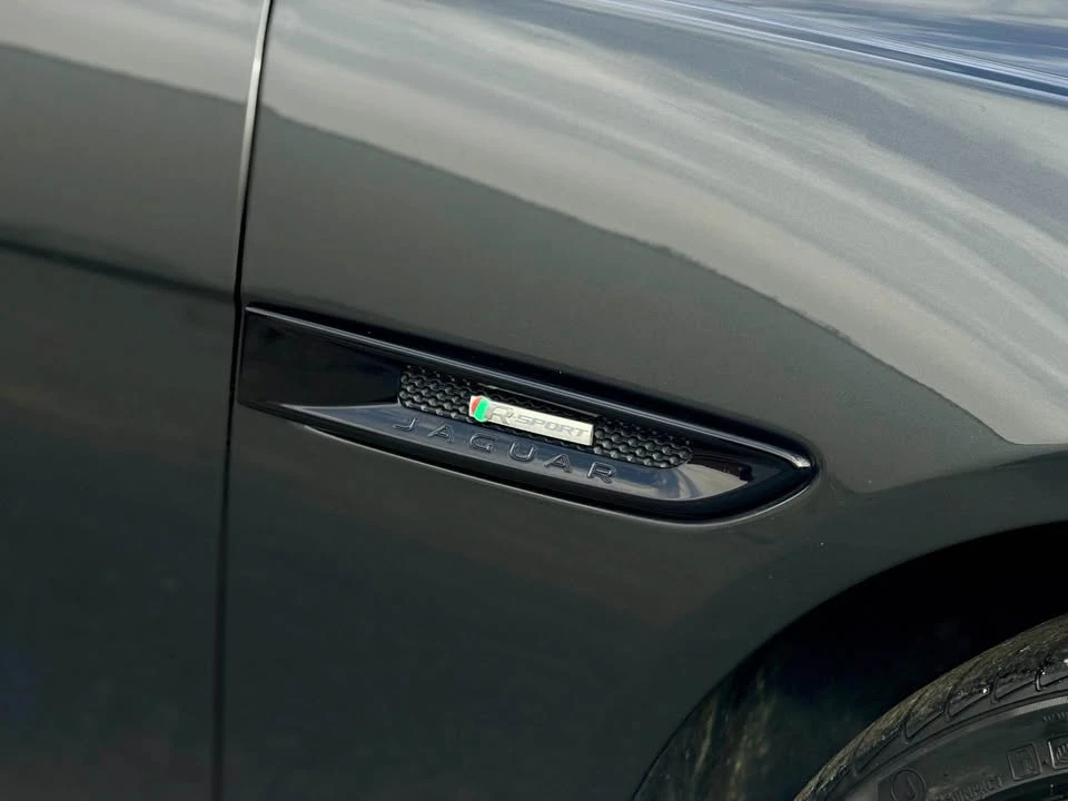 2018 Jaguar XE - Image 7 of 17