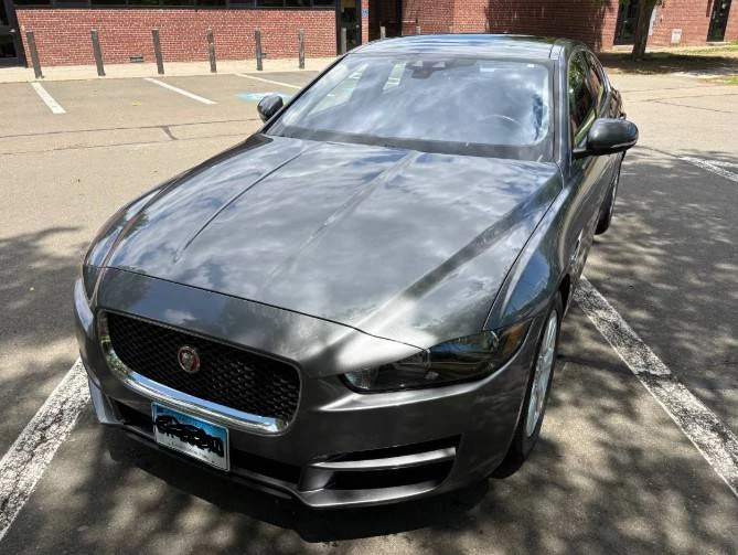 2018 Jaguar XE - Image 5 of 17