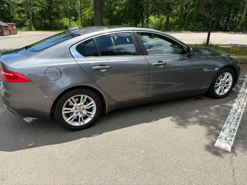 2018 Jaguar XE - Image 2 of 17