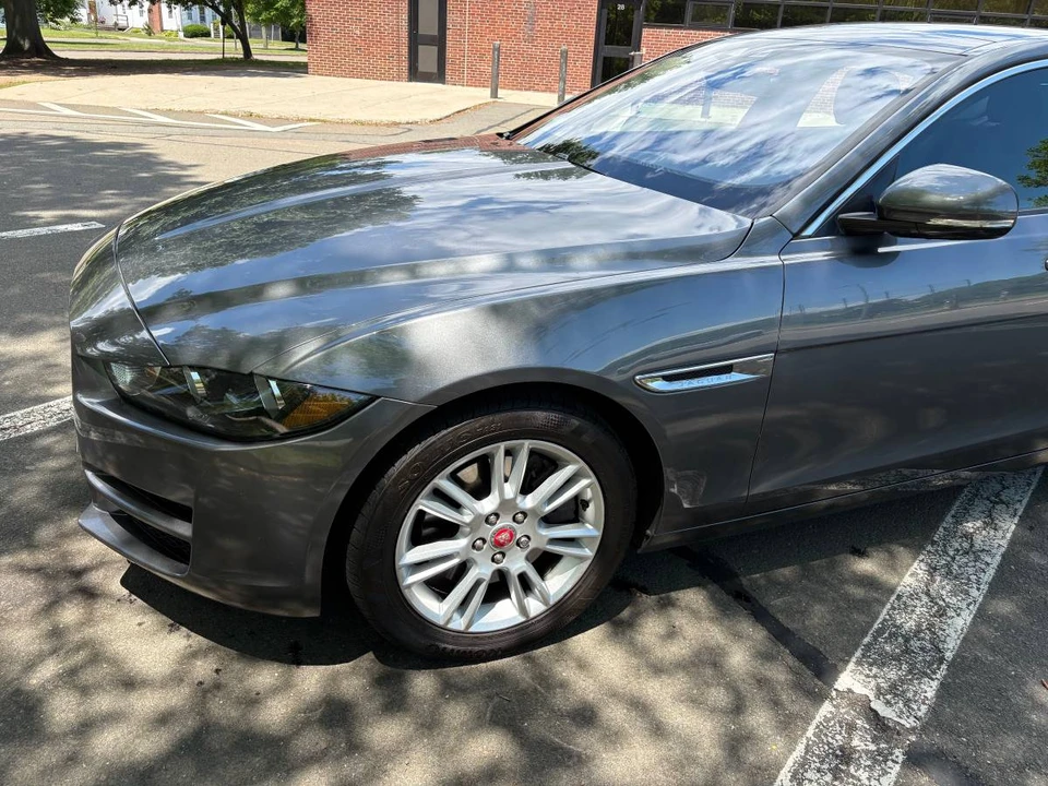 2018 Jaguar XE - Image 4 of 17