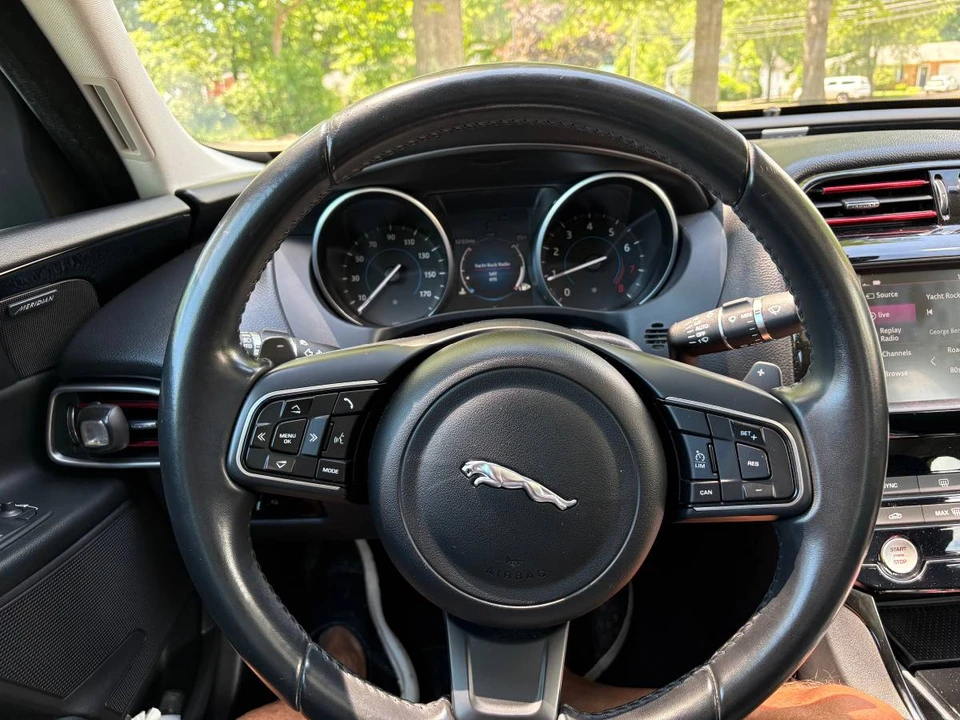 2018 Jaguar XE - Image 17 of 17